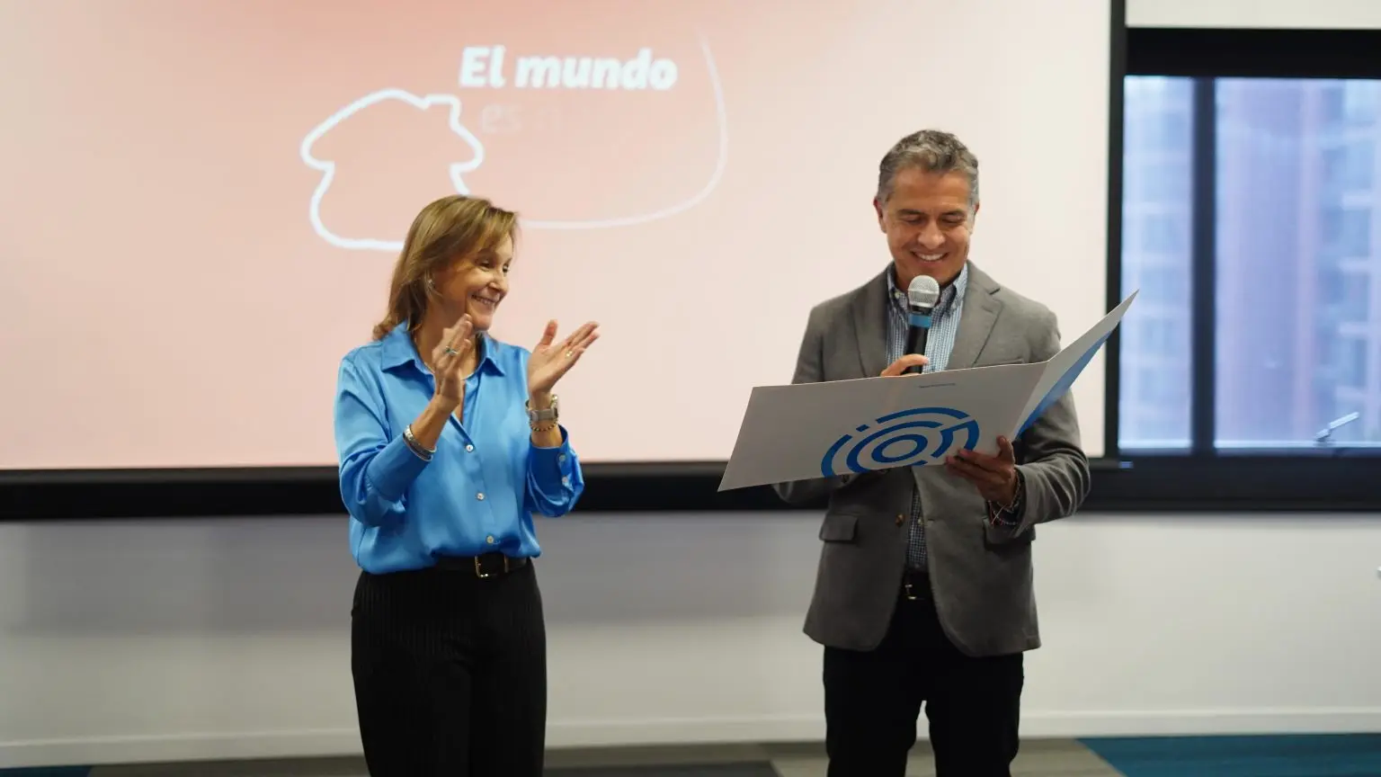 Entrega de un certificado del Sistema de Gestión Zero Waste