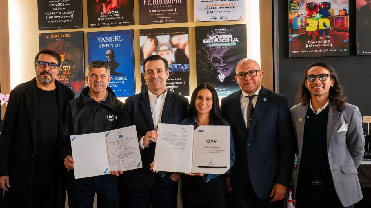 Entrega de la certificación Zero Waste al equipo del Movistar Arena